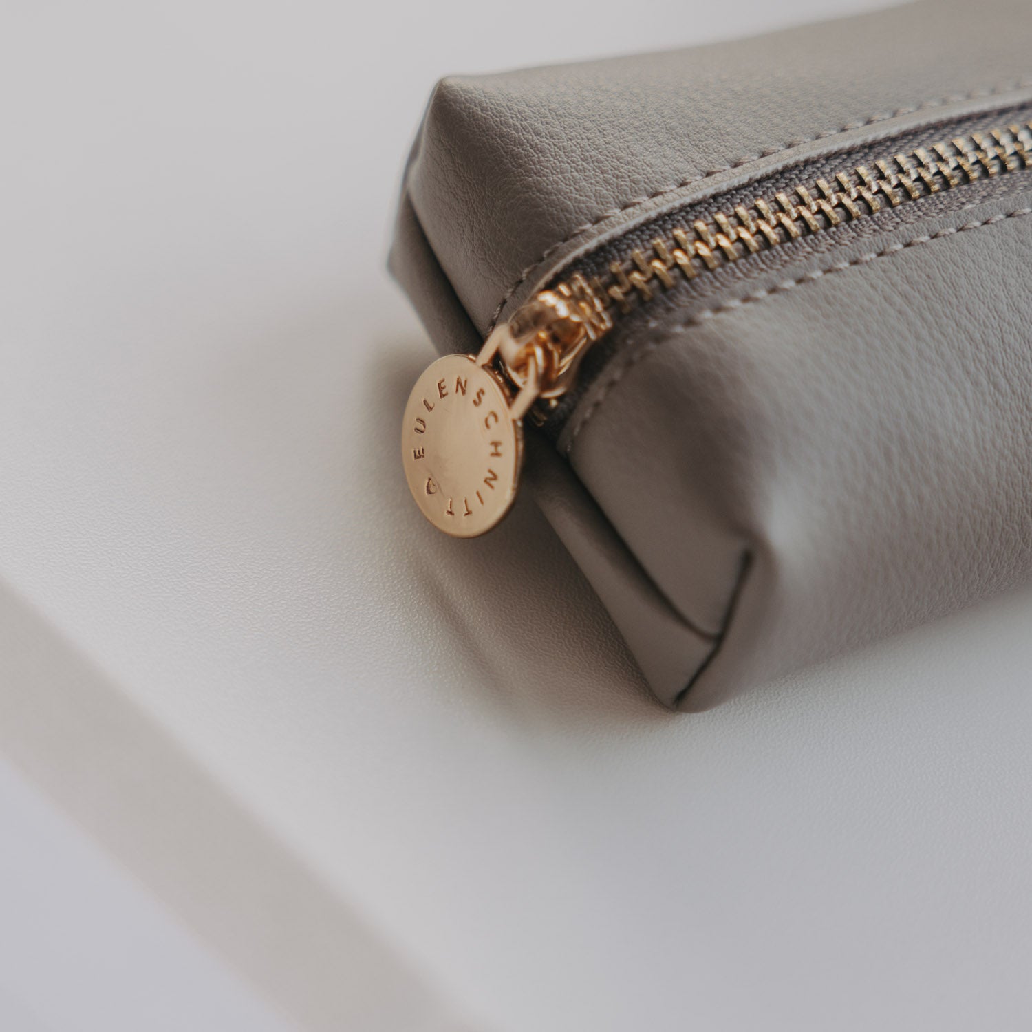 Federtasche Herz grau